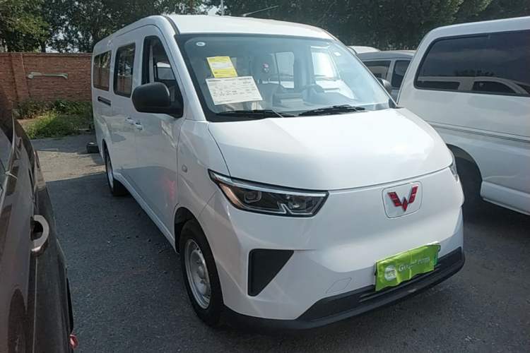 Used Wuling Yangguang 2026 Model, 330km Bus Comfort Edition Front Right 45 Deg