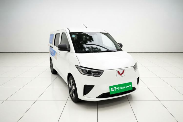 Used Wuling Yangguang 2026 Model, 330km Bus Comfort Edition Front Right 45 Deg