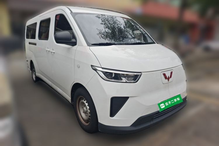 Used Wuling Yangguang 2026 Model, 440km Bus Comfort Edition, 6 Seats Front Right 45 Deg