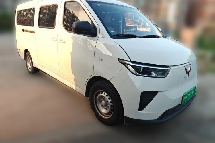 Used Wuling Yangguang 2026 Model, 440km Bus Comfort Edition, 6 Seats Front Right 45 Deg