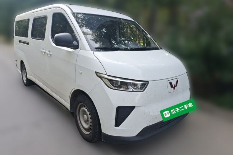 Used Wuling Yangguang 2026 Model, 440km Bus Comfort Edition, 6 Seats Front Right 45 Deg