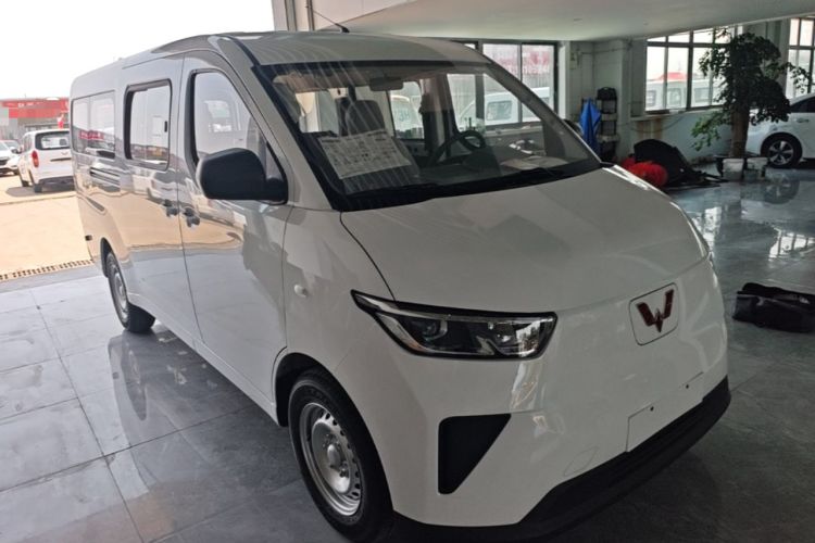 Used Wuling Yangguang 2026 Model, 440km Bus Comfort Edition, 6 Seats Front Right 45 Deg