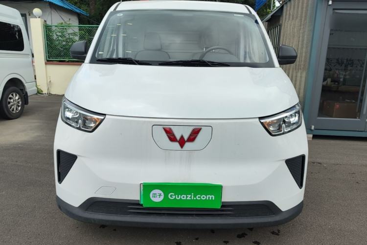 Used Wuling Yangguang 2026 Model, 300km Window-Sealed Comfort Edition Front