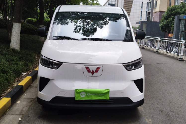 Used Wuling Yangguang 2026 Model, 340km Bus CATL Custom Edition Front
