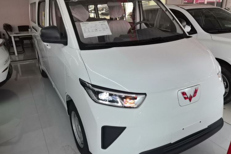 Used Wuling Yangguang 2026 Model, 330km Bus Comfort Edition Front