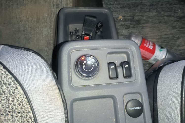 Used Wuling Yangguang 2026 Model, 330km Bus Comfort Edition Gear Lever