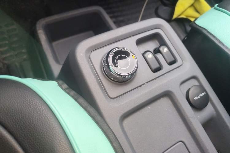 Used Wuling Yangguang 2026 Model, 300km Window-Sealed Comfort Edition Gear Lever