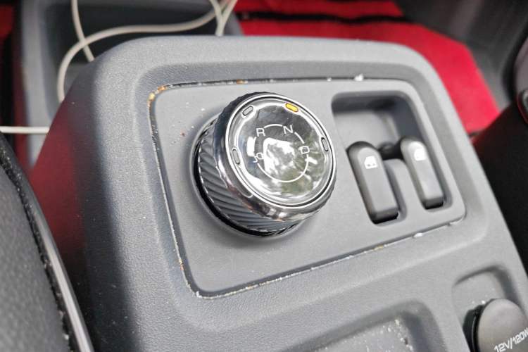 Used Wuling Yangguang 2026 Model, 330km Bus Comfort Edition Gear Lever