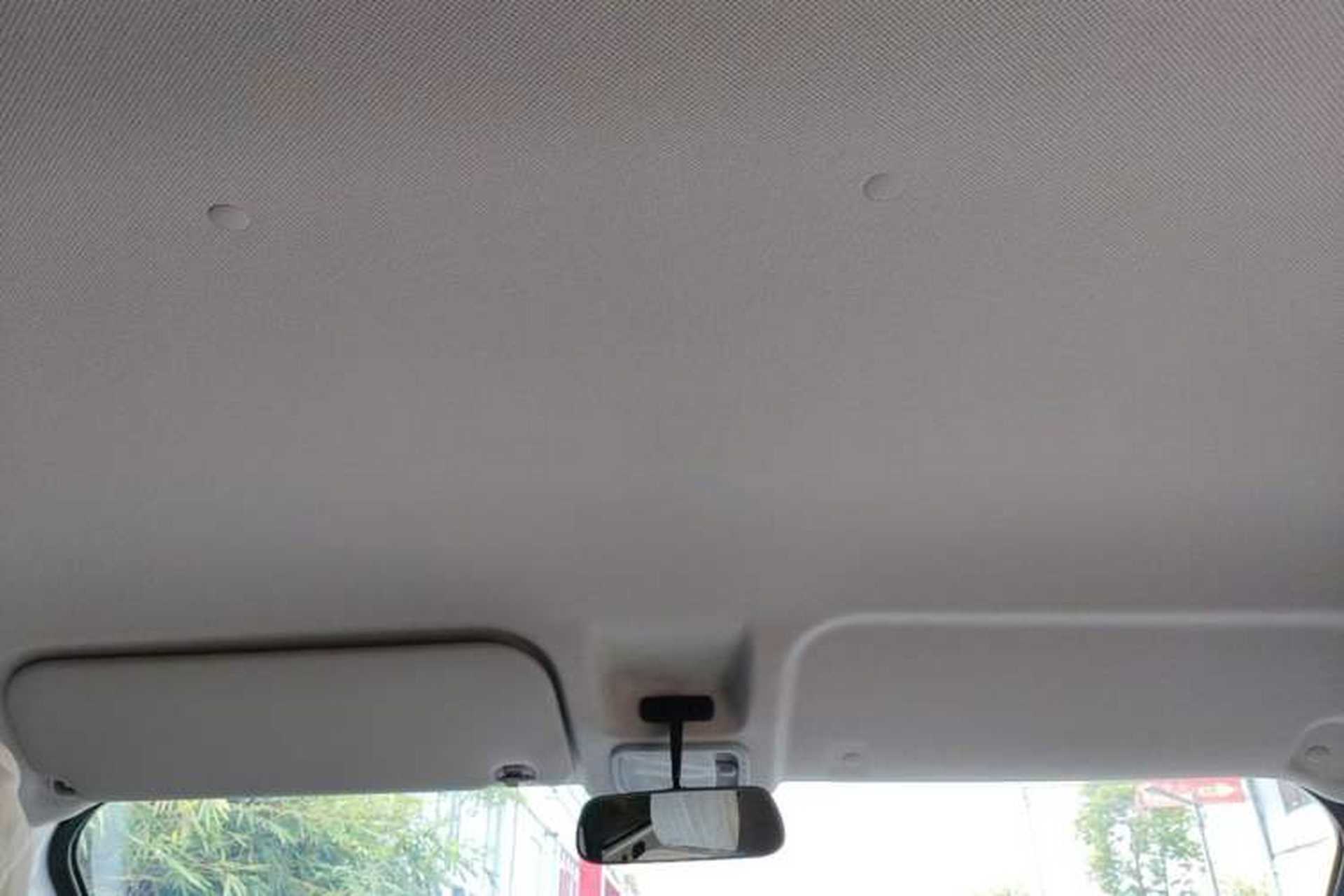 Used Wuling Yangguang 2026 Model, 330km Bus Comfort Edition Headliner