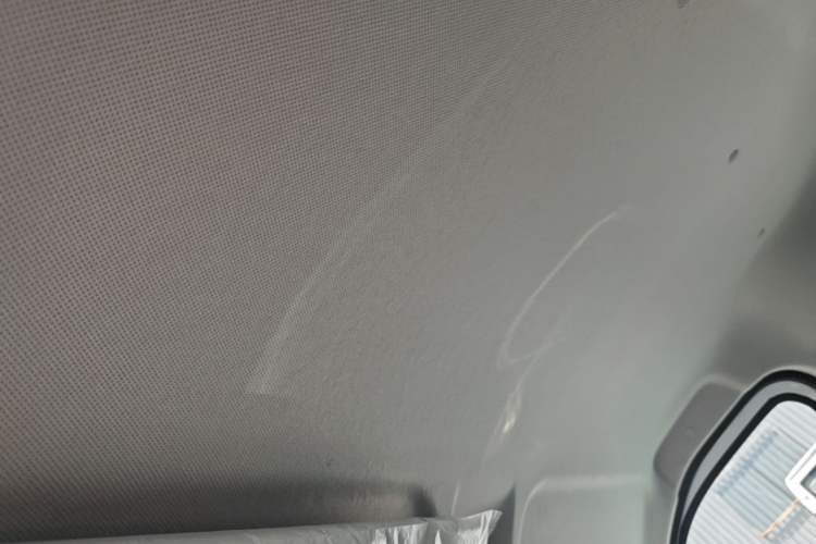 Used Wuling Yangguang 2026 Model, 440km Bus Comfort Edition, 6 Seats Headliner