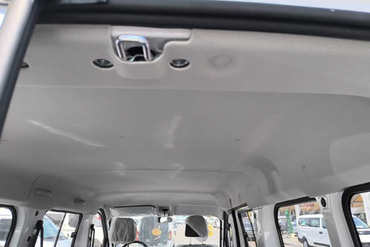 Used Wuling Yangguang 2026 Model, 330km Bus Comfort Edition Headliner