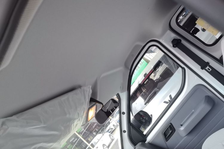 Used Wuling Yangguang 2026 Model, 330km Bus Comfort Edition Headliner