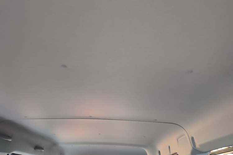 Used Wuling Yangguang 2026 Model, 330km Bus Comfort Edition Headliner