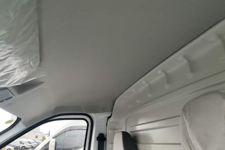 Used Wuling Yangguang 2026 Model, 300km Window-Sealed Comfort Edition Headliner