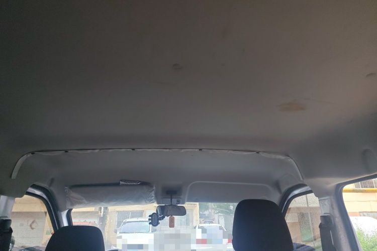 Used Wuling Yangguang 2026 Model, 440km Bus Comfort Edition, 6 Seats Headliner