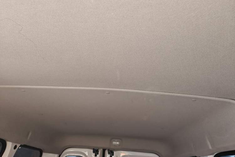 Used Wuling Yangguang 2026 Model, 440km Bus Comfort Edition, 6 Seats Headliner