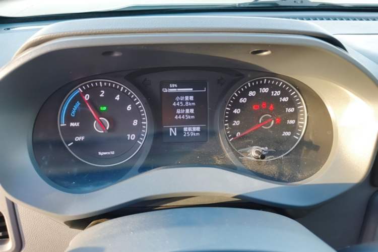 Used Wuling Yangguang 2026 Model, 440km Bus Comfort Edition, 6 Seats Instrument Cluster
