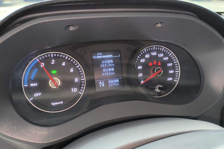Used Wuling Yangguang 2026 Model, 440km Bus Comfort Edition, 6 Seats Instrument Cluster