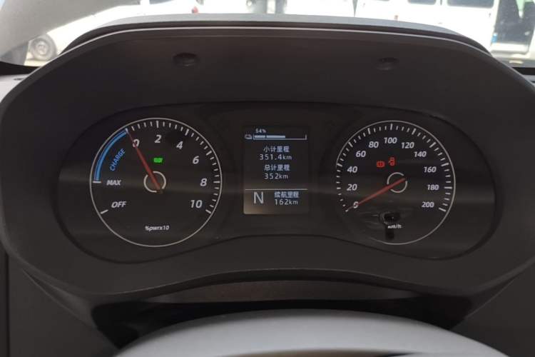 Used Wuling Yangguang 2026 Model, 300km Window-Sealed Practical Edition Instrument Cluster
