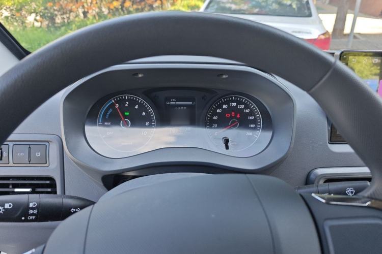 Used Wuling Yangguang 2026 Model, 440km Bus Comfort Edition, 6 Seats Instrument Cluster