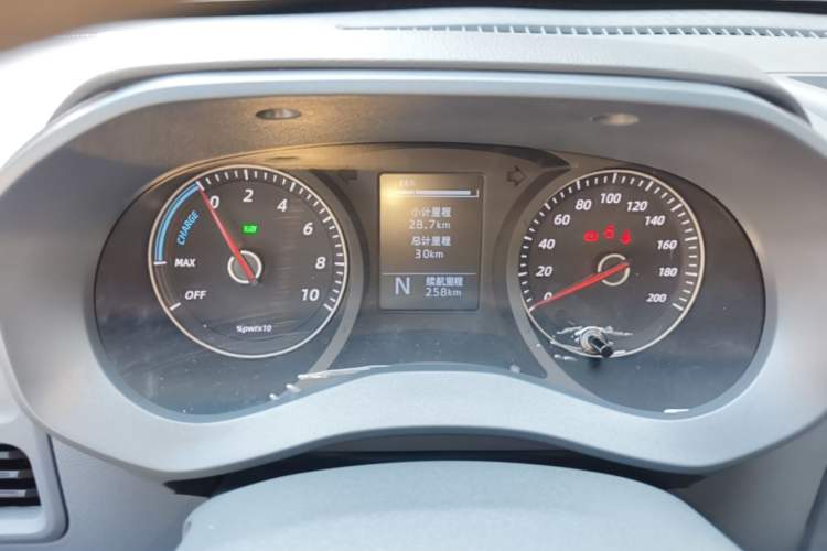 Used Wuling Yangguang 2026 Model, 300km Window-Sealed Practical Edition Instrument Cluster
