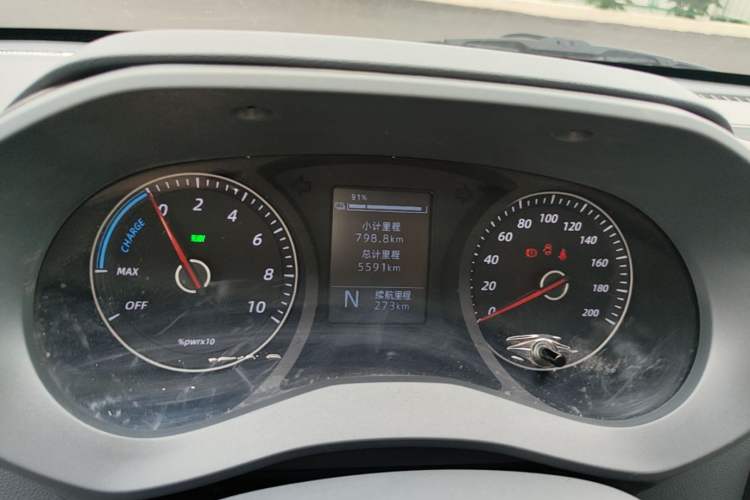Used Wuling Yangguang 2026 Model, 300km Window-Sealed Comfort Edition Instrument Cluster