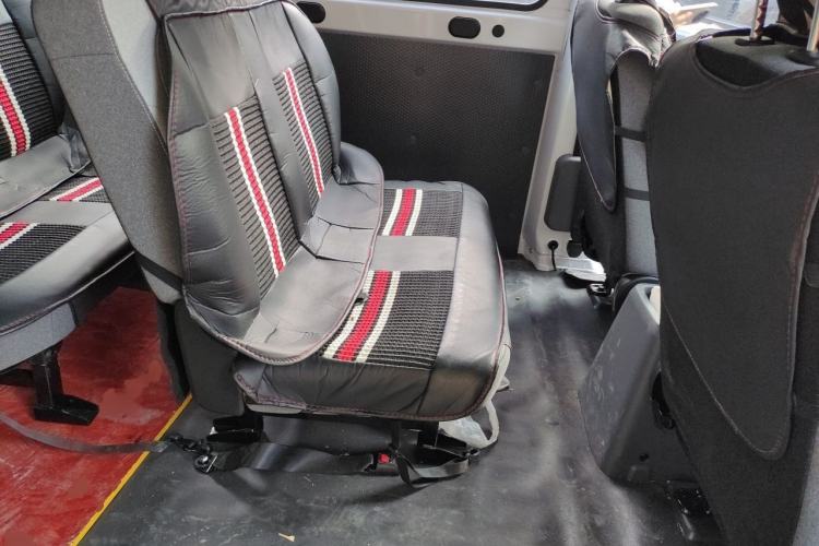 Used Wuling Yangguang 2026 Model, 440km Bus Comfort Edition, 6 Seats Interior 4