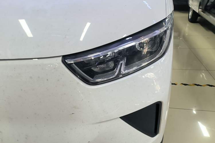 Used Wuling Yangguang 2026 Model, 330km Bus Comfort Edition Left Front Headlight