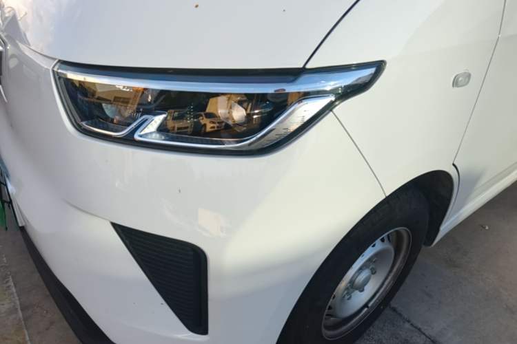 Used Wuling Yangguang 2026 Model, 440km Bus Comfort Edition, 6 Seats Left Front Headlight
