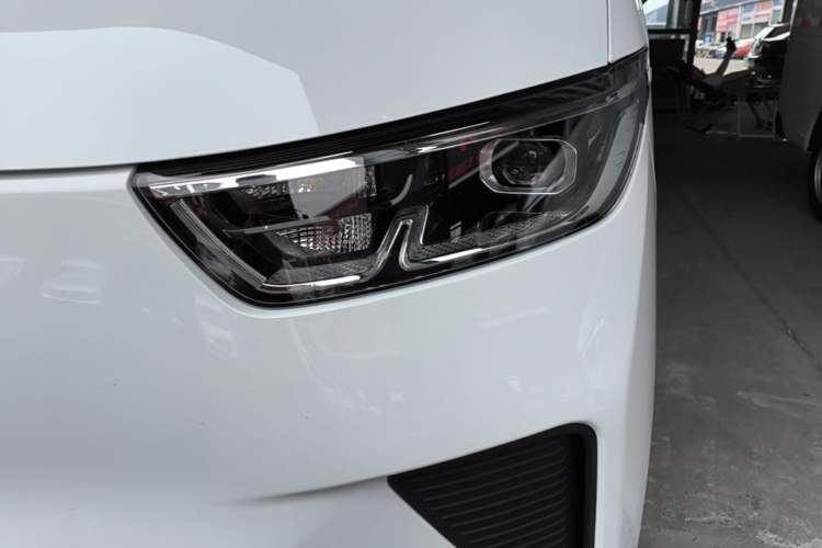 Used Wuling Yangguang 2026 Model, 440km Bus Comfort Edition, 6 Seats Left Front Headlight