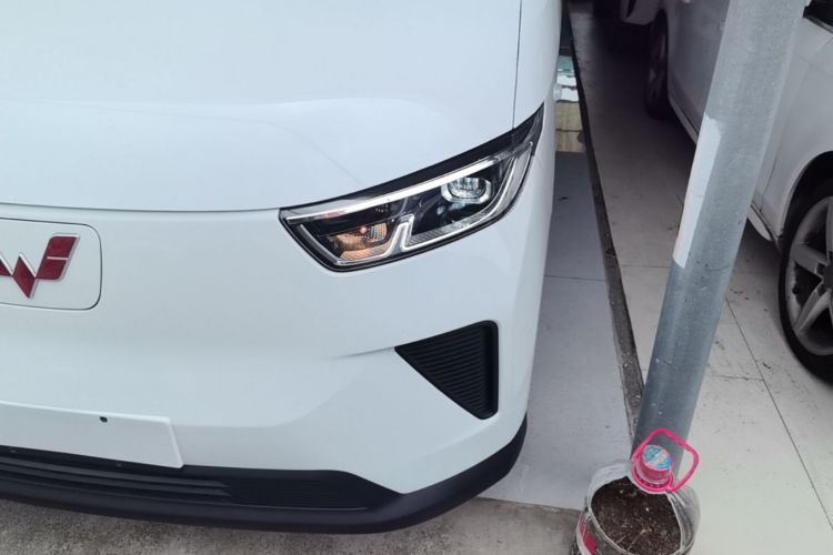 Used Wuling Yangguang 2026 Model, 330km Bus Comfort Edition Left Front Headlight
