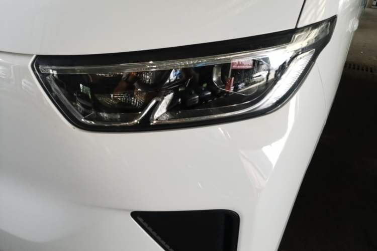 Used Wuling Yangguang 2026 Model, 300km Window-Sealed Practical Edition Left Front Headlight