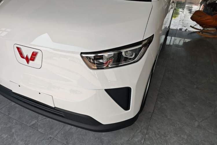 Used Wuling Yangguang 2026 Model, 440km Bus Comfort Edition, 6 Seats Left Front Headlight
