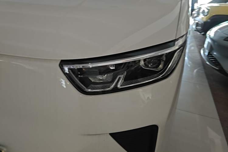 Used Wuling Yangguang 2026 Model, 440km Bus Comfort Edition, 6 Seats Left Front Headlight