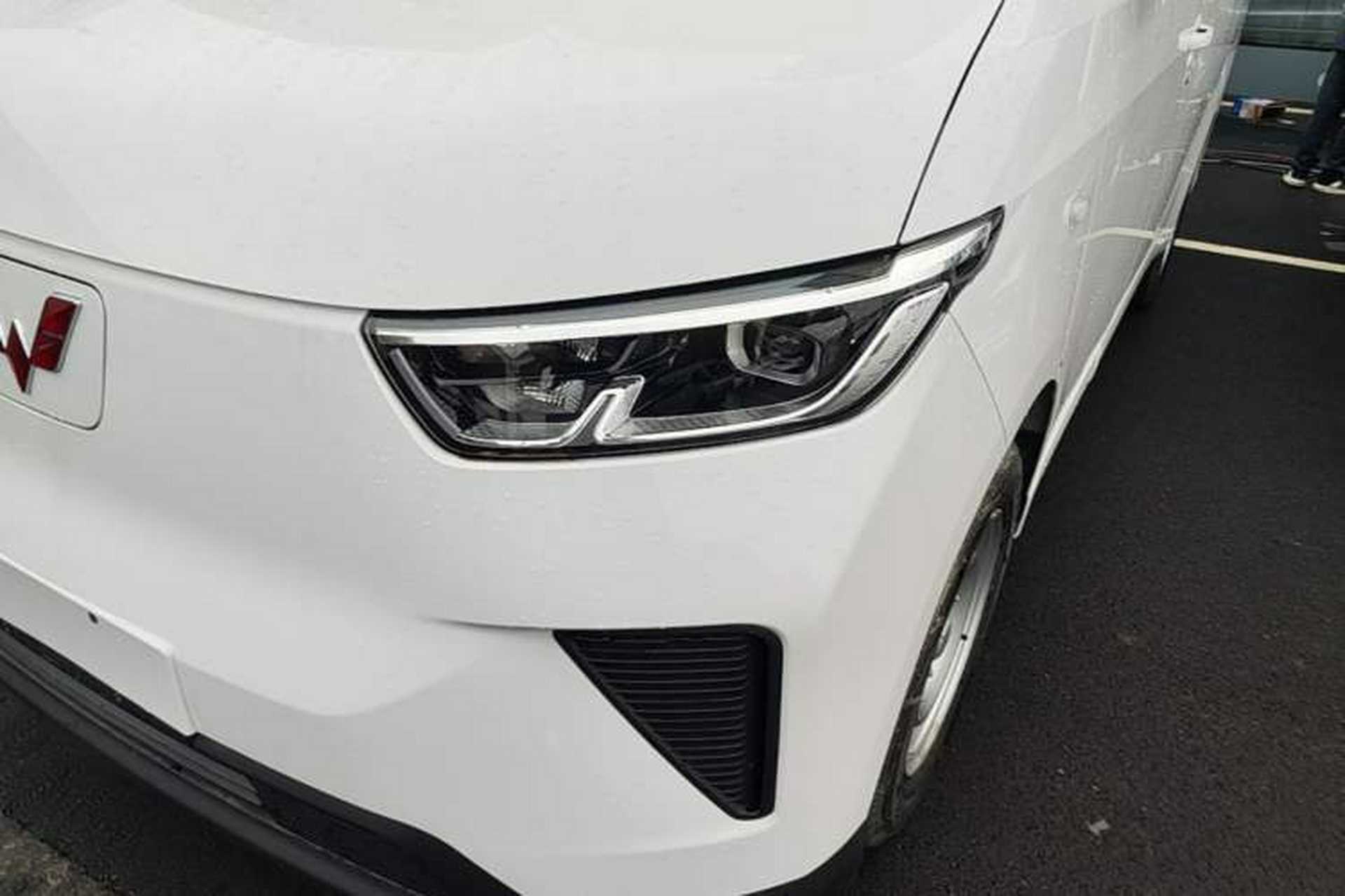 Used Wuling Yangguang 2026 Model, 330km Bus Comfort Edition Left Front Headlight