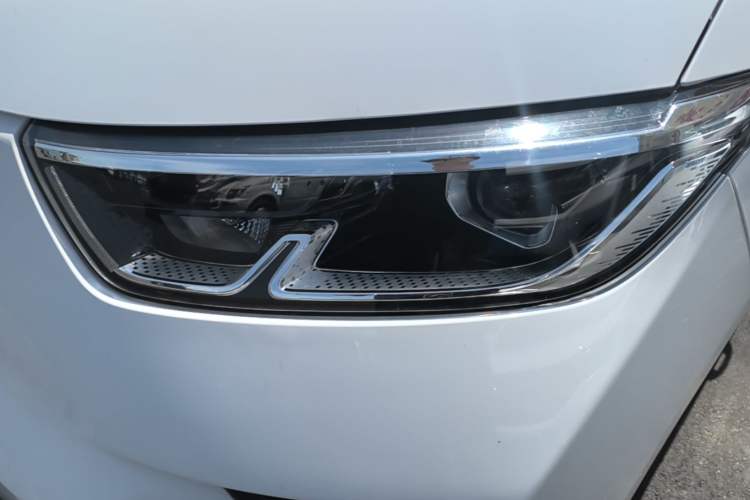Used Wuling Yangguang 2026 Model, 330km Bus Comfort Edition Left Front Headlight