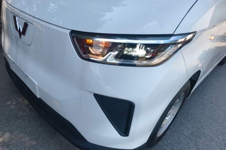 Used Wuling Yangguang 2026 Model, 300km Window-Sealed Practical Edition Left Front Headlight