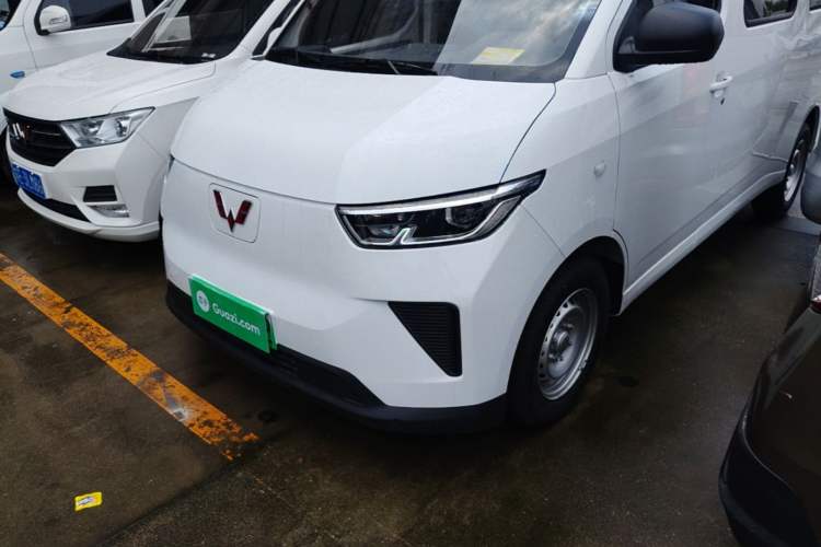 Used Wuling Yangguang 2026 Model, 440km Bus Comfort Edition, 6 Seats Left Front Headlight