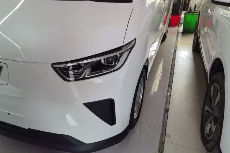 Used Wuling Yangguang 2026 Model, 330km Bus Comfort Edition Left Front Headlight