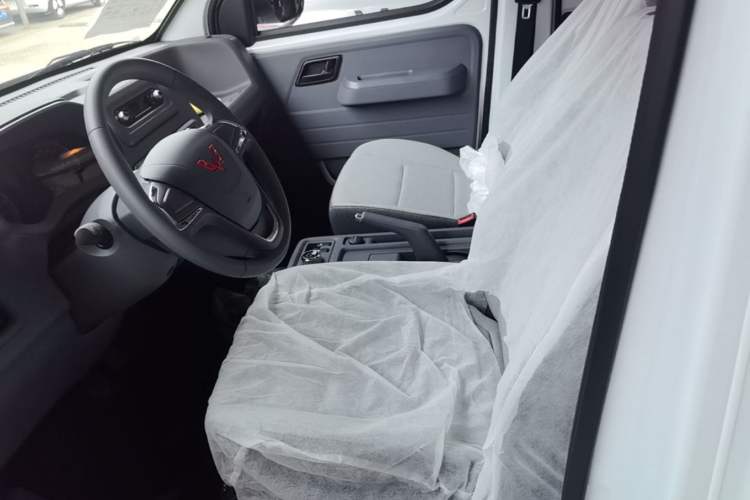 Used Wuling Yangguang 2026 Model, 330km Bus Comfort Edition Left Front Seat