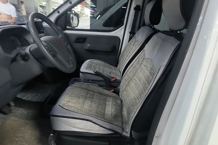 Used Wuling Yangguang 2026 Model, 330km Bus Comfort Edition Left Front Seat