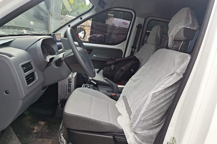 Used Wuling Yangguang 2026 Model, 440km Bus Comfort Edition, 6 Seats Left Front Seat