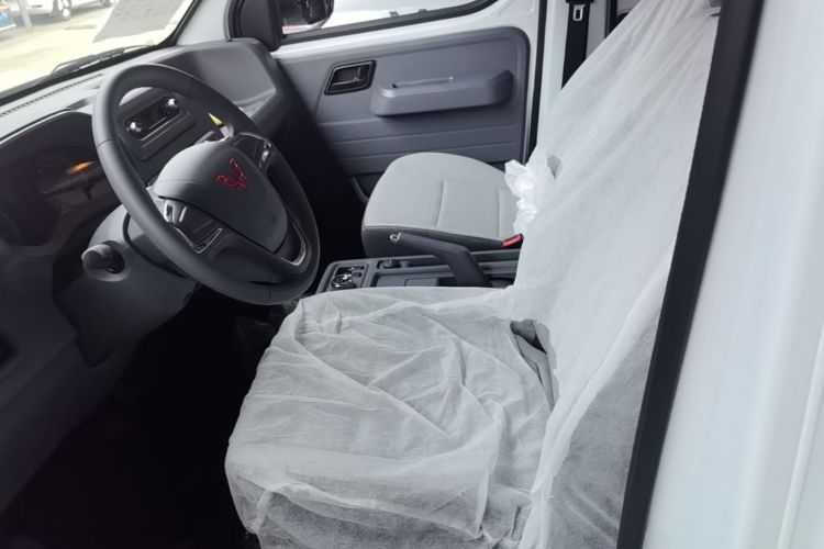 Used Wuling Yangguang 2026 Model, 330km Bus Comfort Edition Left Front Seat