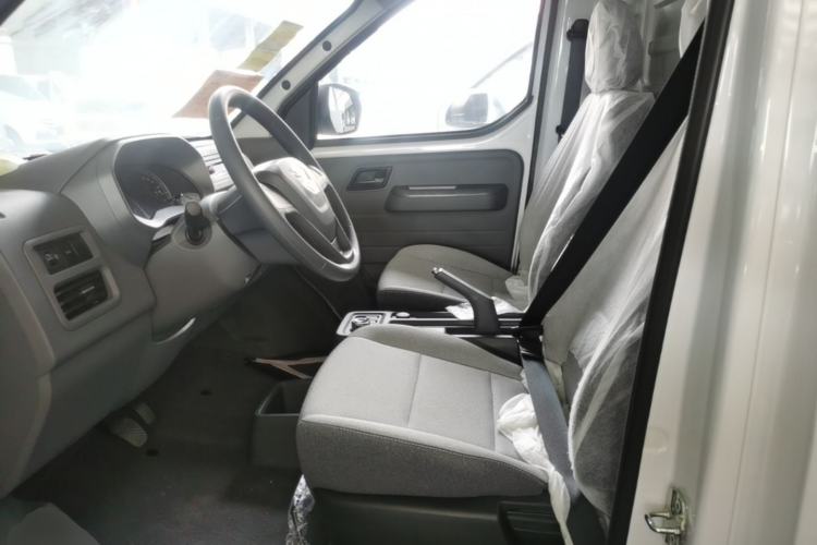 Used Wuling Yangguang 2026 Model, 300km Window-Sealed Practical Edition Left Front Seat