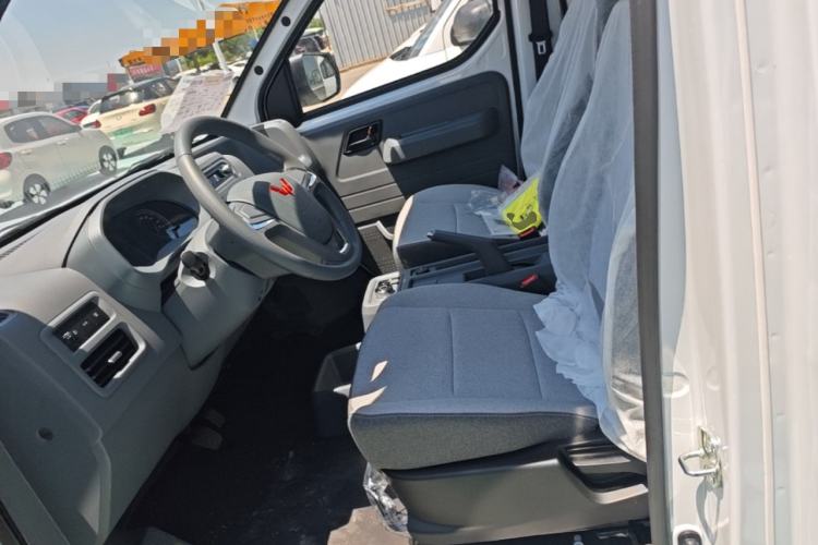 Used Wuling Yangguang 2026 Model, 440km Bus Comfort Edition, 6 Seats Left Front Seat