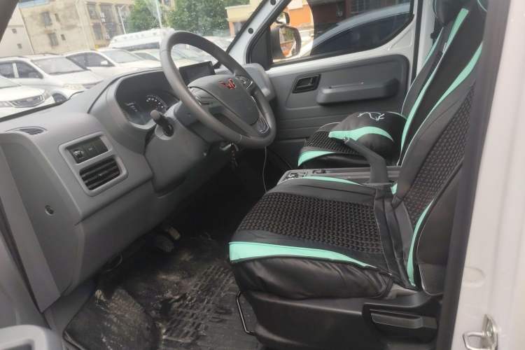 Used Wuling Yangguang 2026 Model, 300km Window-Sealed Comfort Edition Left Front Seat