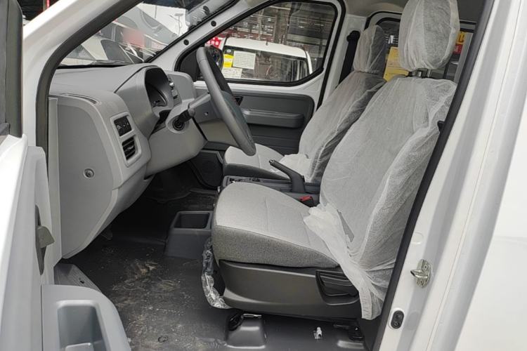 Used Wuling Yangguang 2026 Model, 330km Bus Comfort Edition Left Front Seat