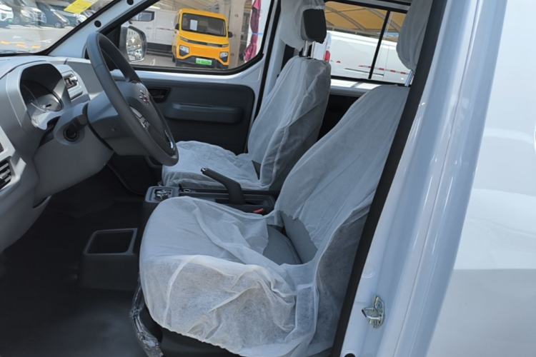 Used Wuling Yangguang 2026 Model, 330km Bus Comfort Edition Left Front Seat