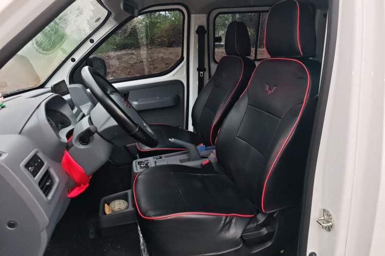 Used Wuling Yangguang 2026 Model, 440km Bus Comfort Edition, 6 Seats Left Front Seat