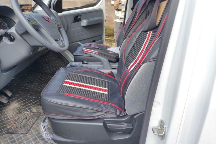 Used Wuling Yangguang 2026 Model, 440km Bus Comfort Edition, 6 Seats Left Front Seat